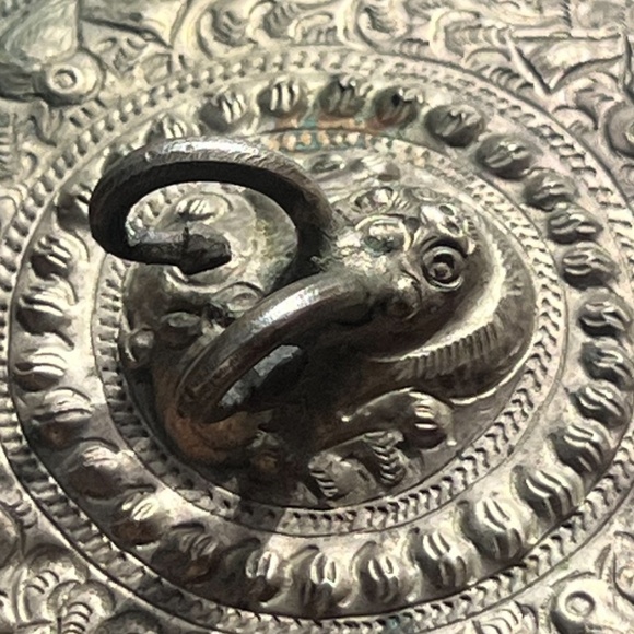 Antique Burmese Thabeik Repousse Silverplated Betel Box Tea Caddy - Picture 9 of 12